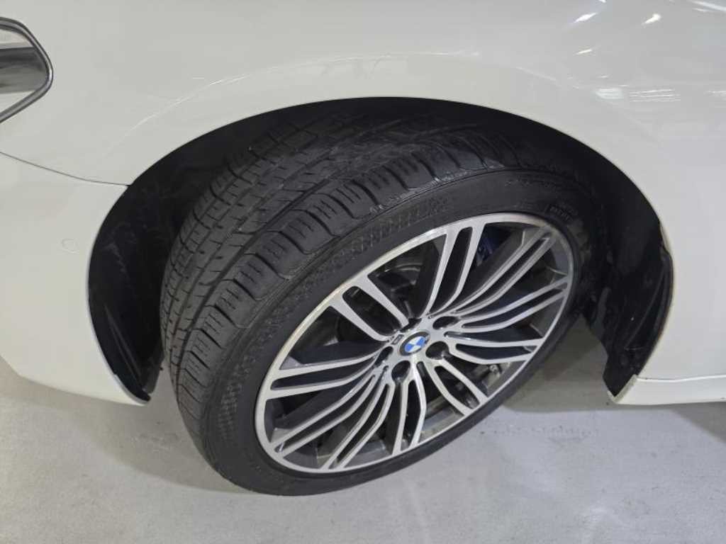 BMW 5시리즈 5시리즈 (G30) 530e M 스포츠 이미지 20