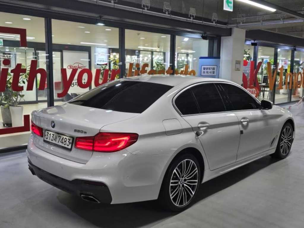 BMW 5시리즈 5시리즈 (G30) 530e M 스포츠 이미지 4
