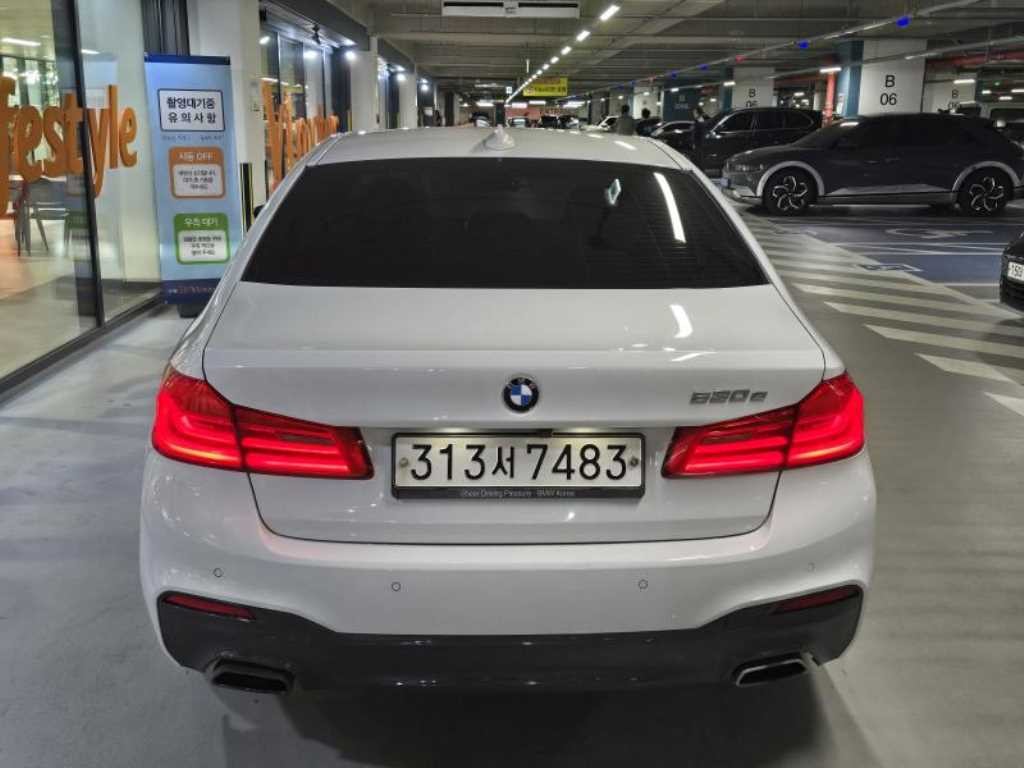 BMW 5시리즈 5시리즈 (G30) 530e M 스포츠 이미지 5