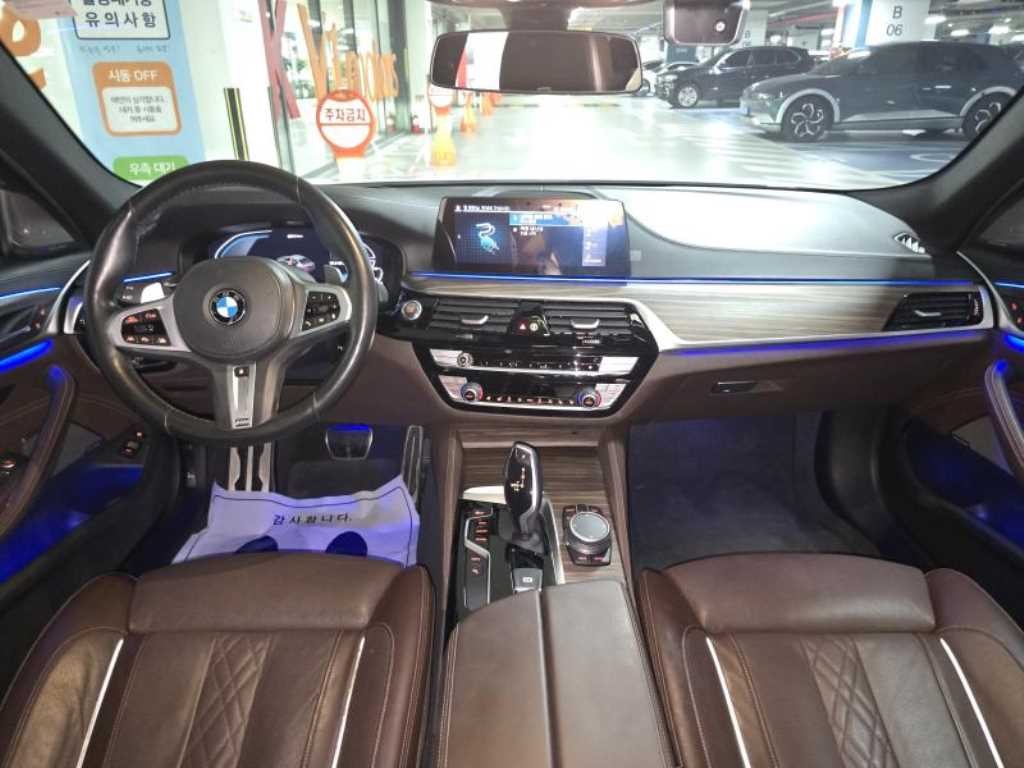 BMW 5시리즈 5시리즈 (G30) 530e M 스포츠 이미지 6