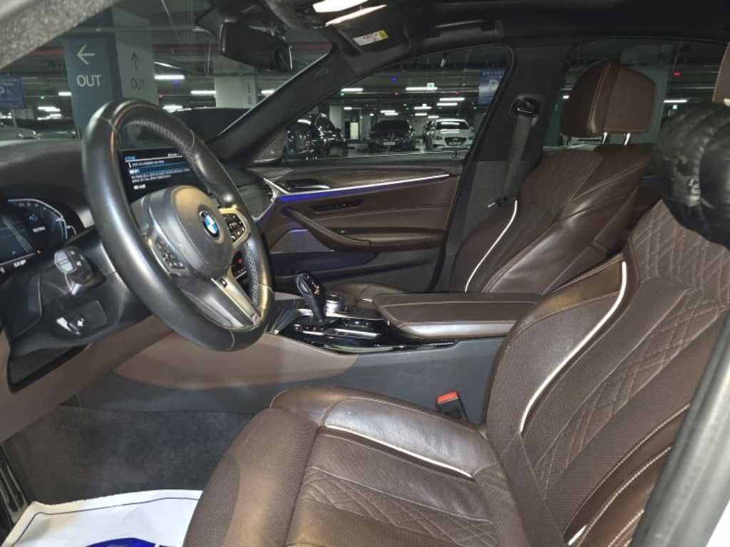 BMW 5시리즈 5시리즈 (G30) 530e M 스포츠 이미지 7