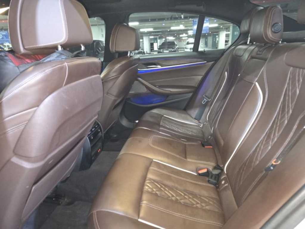 BMW 5시리즈 5시리즈 (G30) 530e M 스포츠 이미지 8