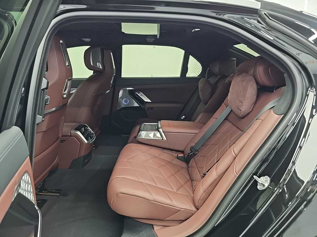 BMW i7 BMW i7 M70 xDrive 이미지 12