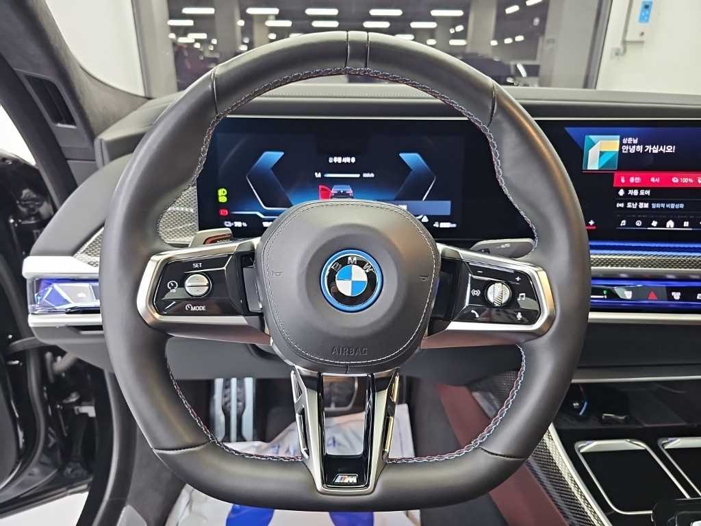 BMW i7 BMW i7 M70 xDrive 이미지 9