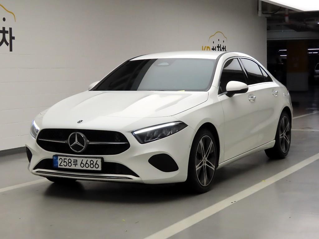 벤츠 A 클래스 A클래스 W177 A220 세단 이미지 2