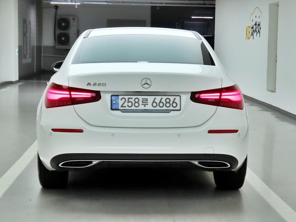 벤츠 A 클래스 A클래스 W177 A220 세단 이미지 3