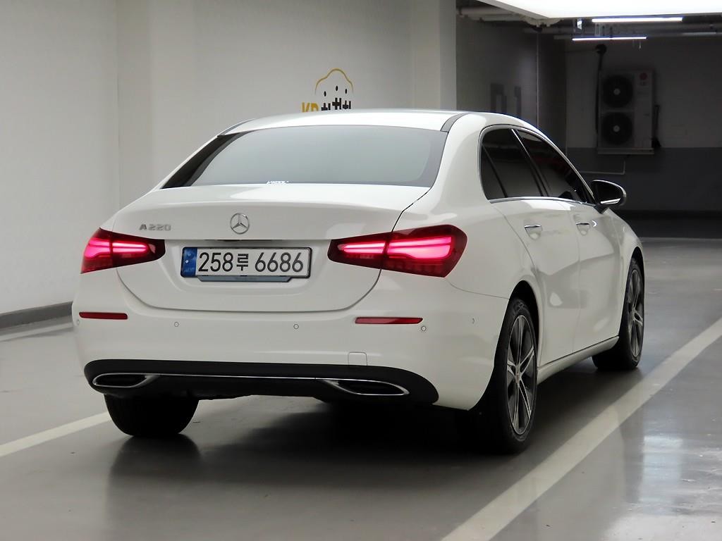 벤츠 A 클래스 A클래스 W177 A220 세단 이미지 4