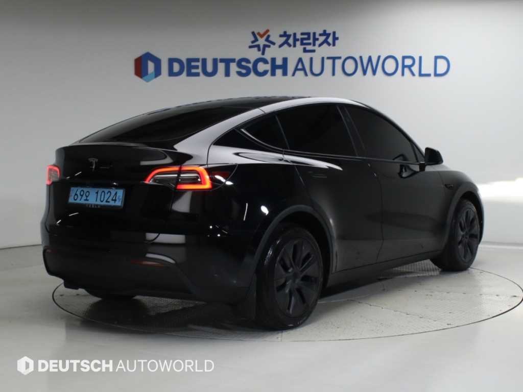 테슬라 모델 Y 롱 레인지 이미지 2