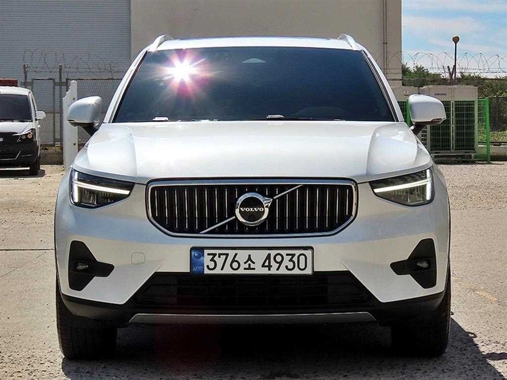 볼보 XC40 B4 AWD 얼티메이트 브라이트 이미지 1