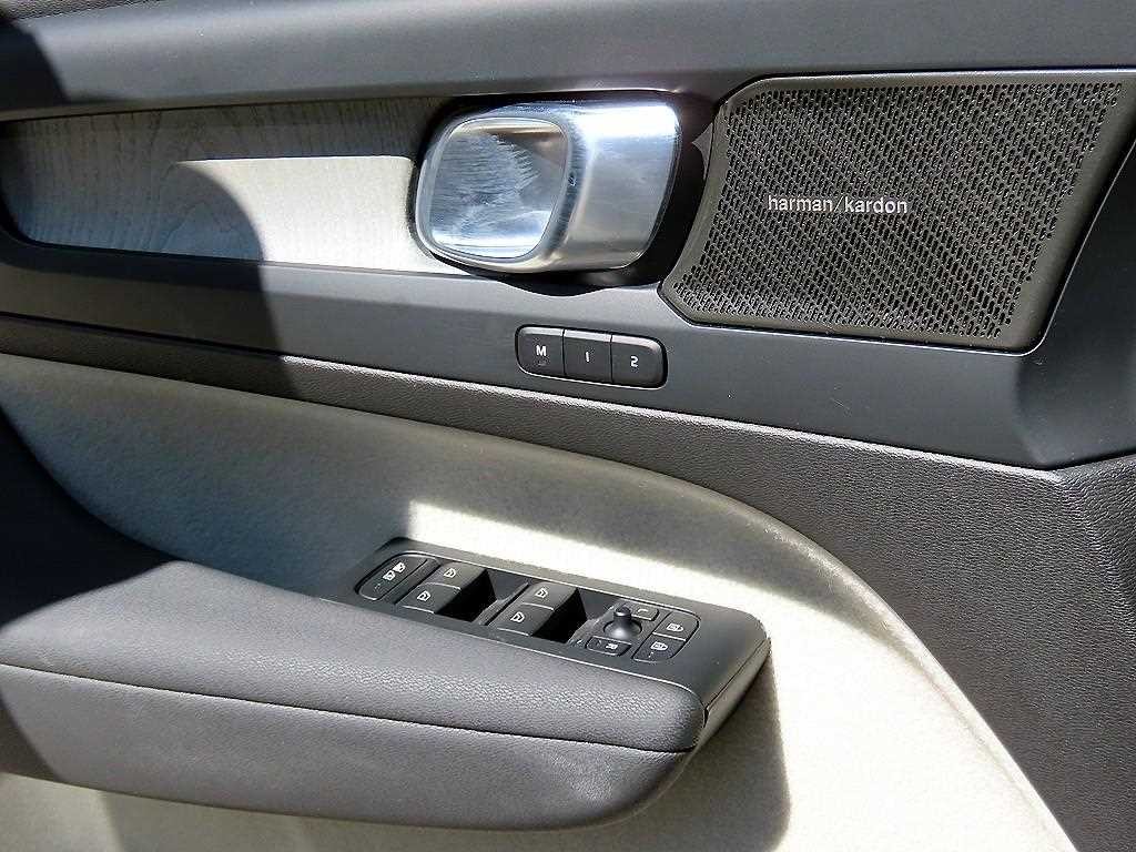 볼보 XC40 B4 AWD 얼티메이트 브라이트 이미지 11