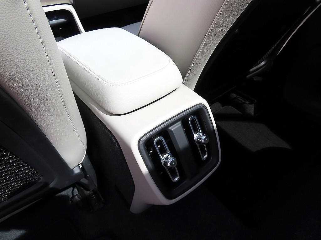 볼보 XC40 B4 AWD 얼티메이트 브라이트 이미지 15