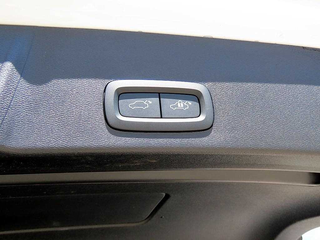 볼보 XC40 B4 AWD 얼티메이트 브라이트 이미지 16