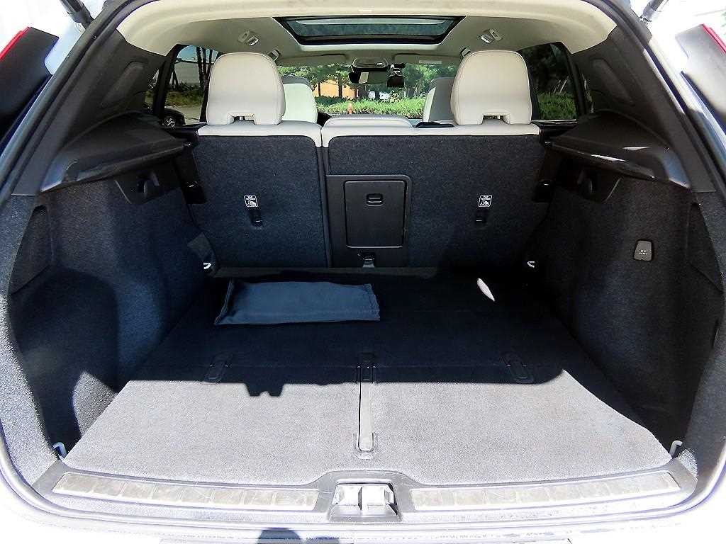 볼보 XC40 B4 AWD 얼티메이트 브라이트 이미지 18
