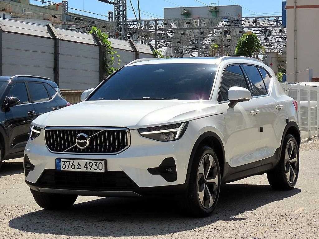 볼보 XC40 B4 AWD 얼티메이트 브라이트 이미지 2