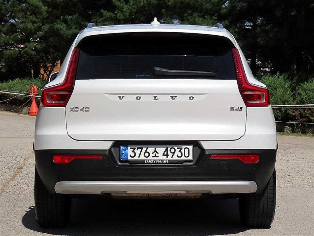볼보 XC40 B4 AWD 얼티메이트 브라이트 이미지 4