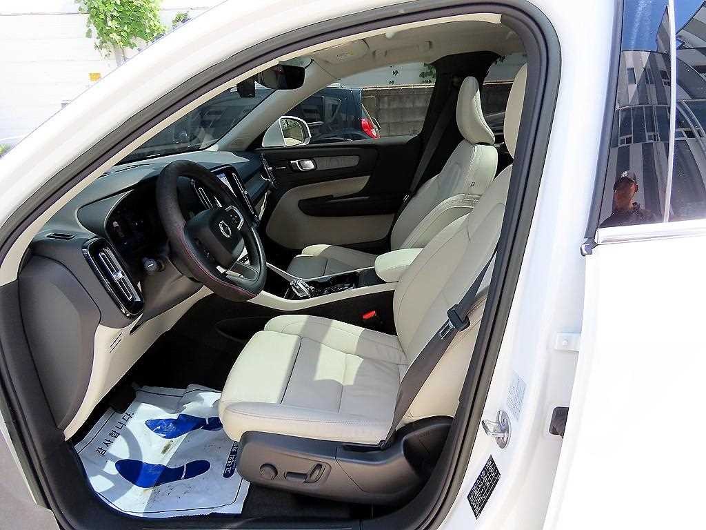 볼보 XC40 B4 AWD 얼티메이트 브라이트 이미지 5