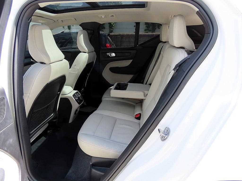 볼보 XC40 B4 AWD 얼티메이트 브라이트 이미지 6
