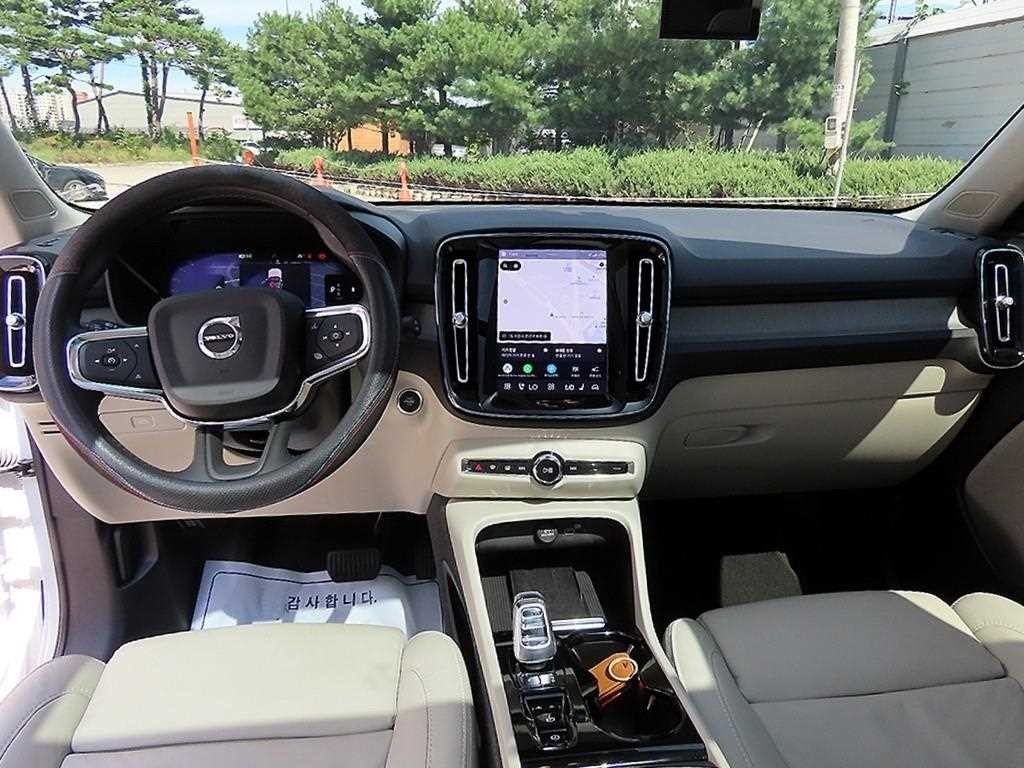 볼보 XC40 B4 AWD 얼티메이트 브라이트 이미지 7