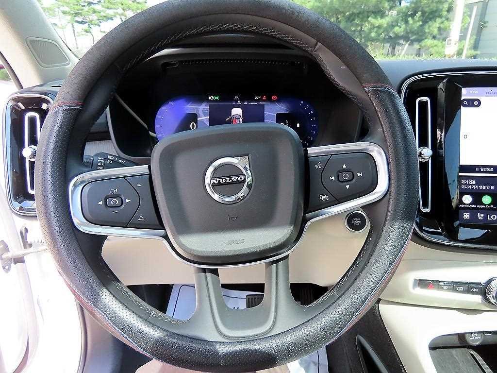 볼보 XC40 B4 AWD 얼티메이트 브라이트 이미지 8
