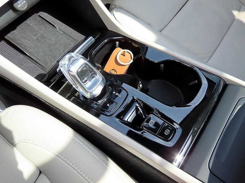볼보 XC40 B4 AWD 얼티메이트 브라이트 이미지 9