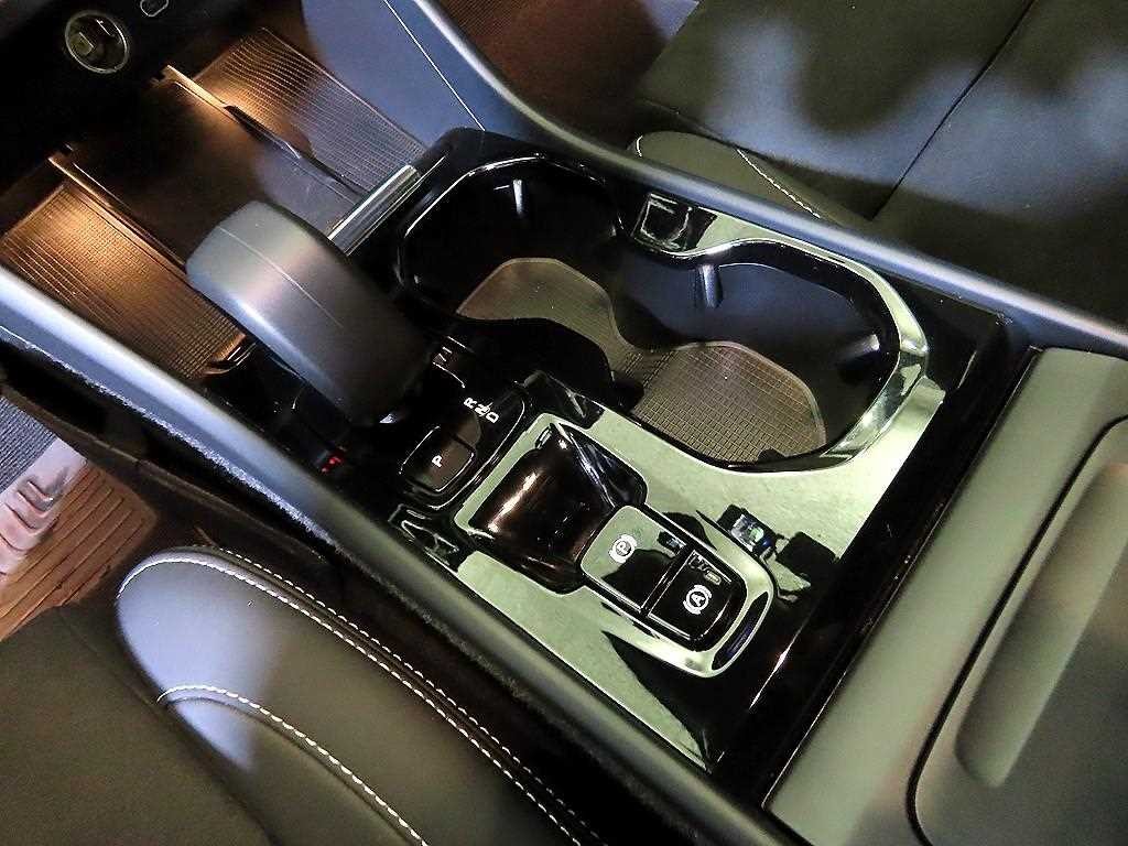 볼보 XC40 B4 AWD 플러스 브라이트 이미지 12