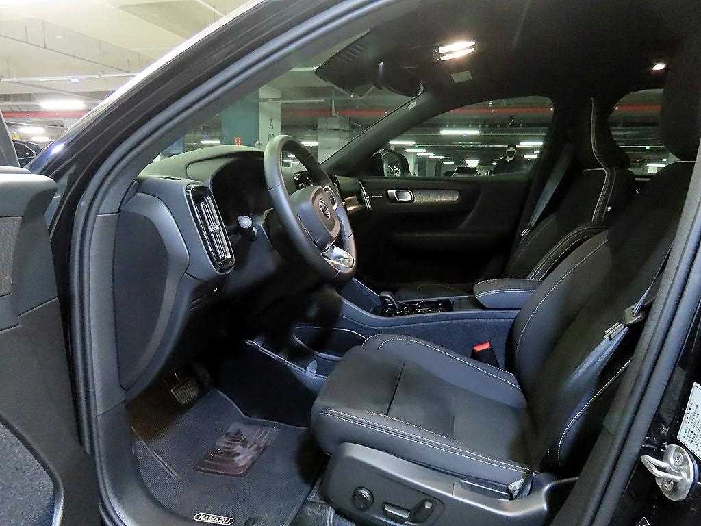 볼보 XC40 B4 AWD 플러스 브라이트 이미지 6