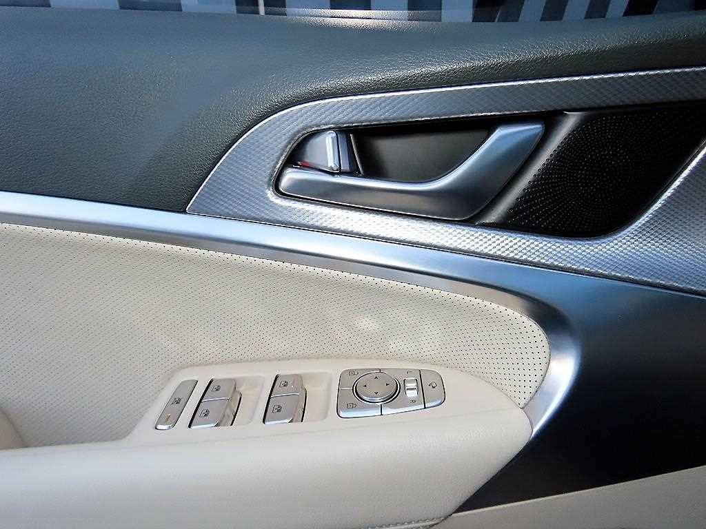 제네시스 G70 더 뉴 G70 가솔린 2.0T 2WD 이미지 11