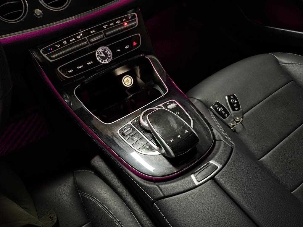 벤츠 E 클래스 E-클래스 W213 E220d 4MATIC 아방가르드 이미지 10