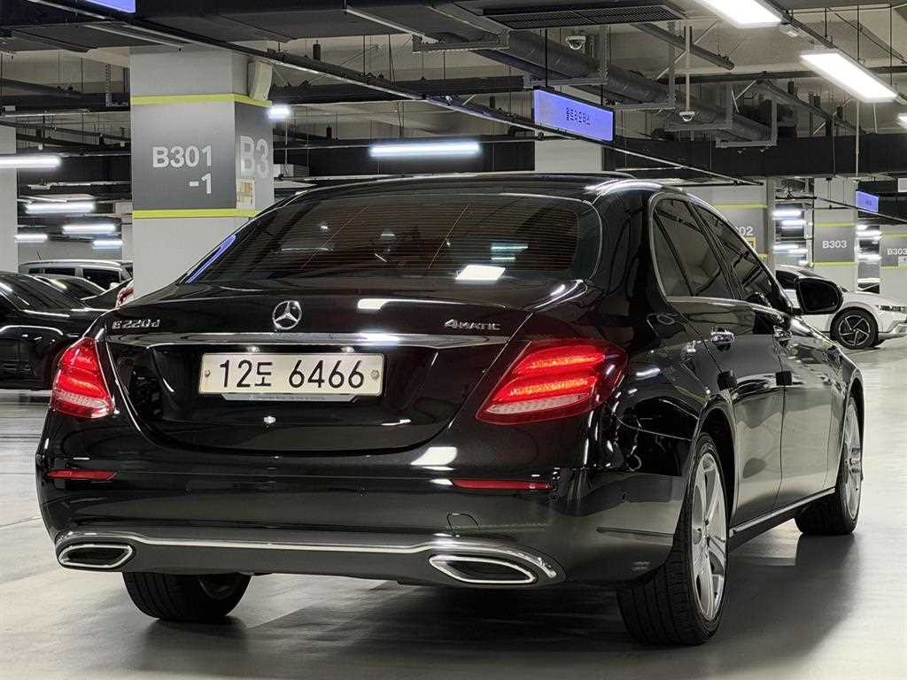 벤츠 E 클래스 E-클래스 W213 E220d 4MATIC 아방가르드 이미지 2
