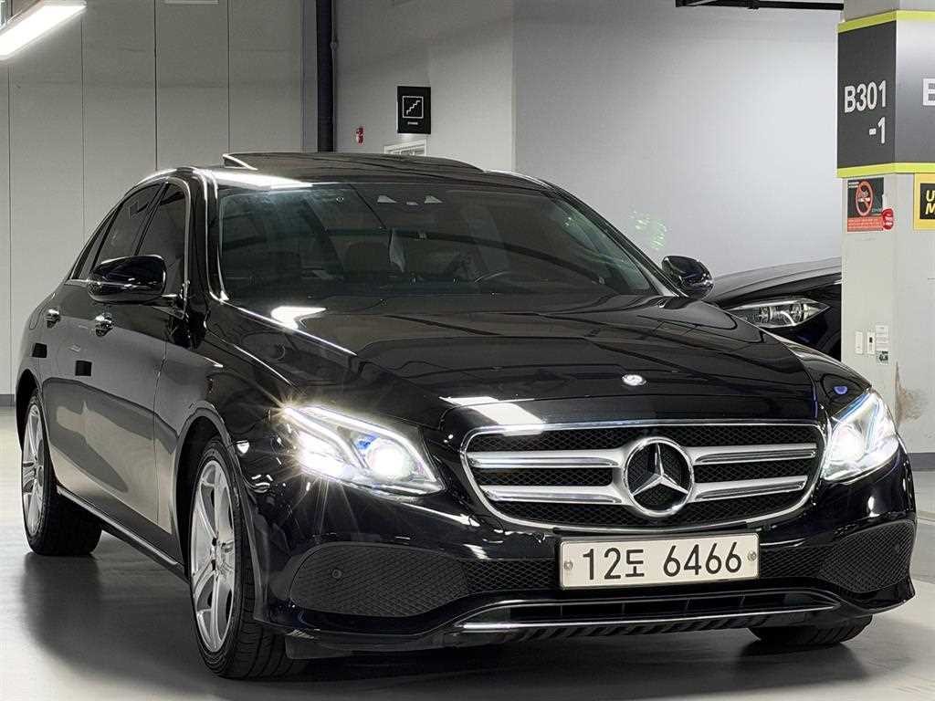 벤츠 E 클래스 E-클래스 W213 E220d 4MATIC 아방가르드 이미지 3