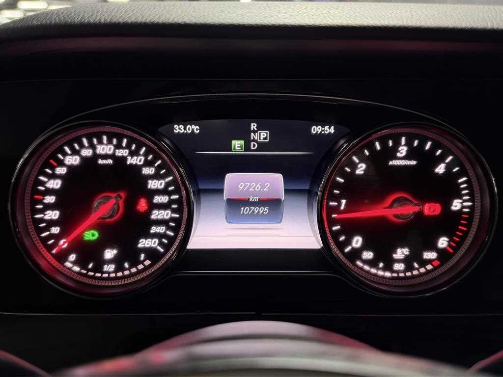 벤츠 E 클래스 E-클래스 W213 E220d 4MATIC 아방가르드 이미지 6