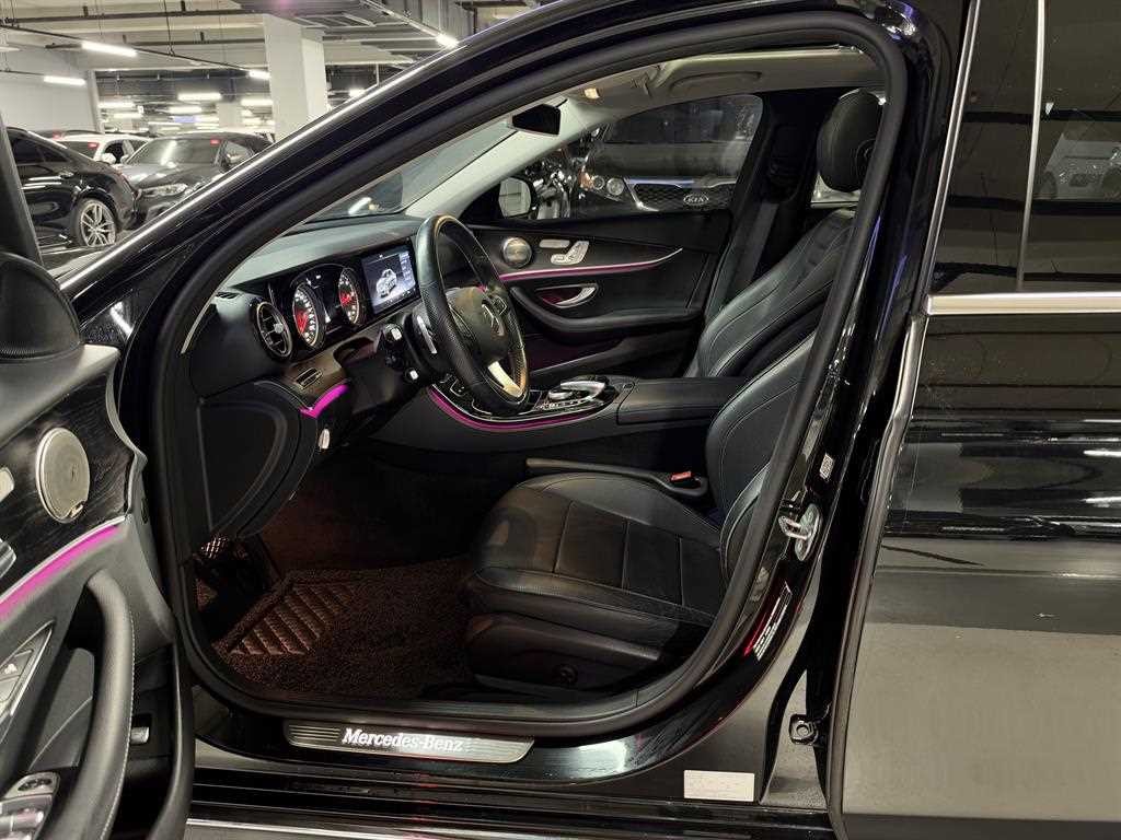 벤츠 E 클래스 E-클래스 W213 E220d 4MATIC 아방가르드 이미지 7
