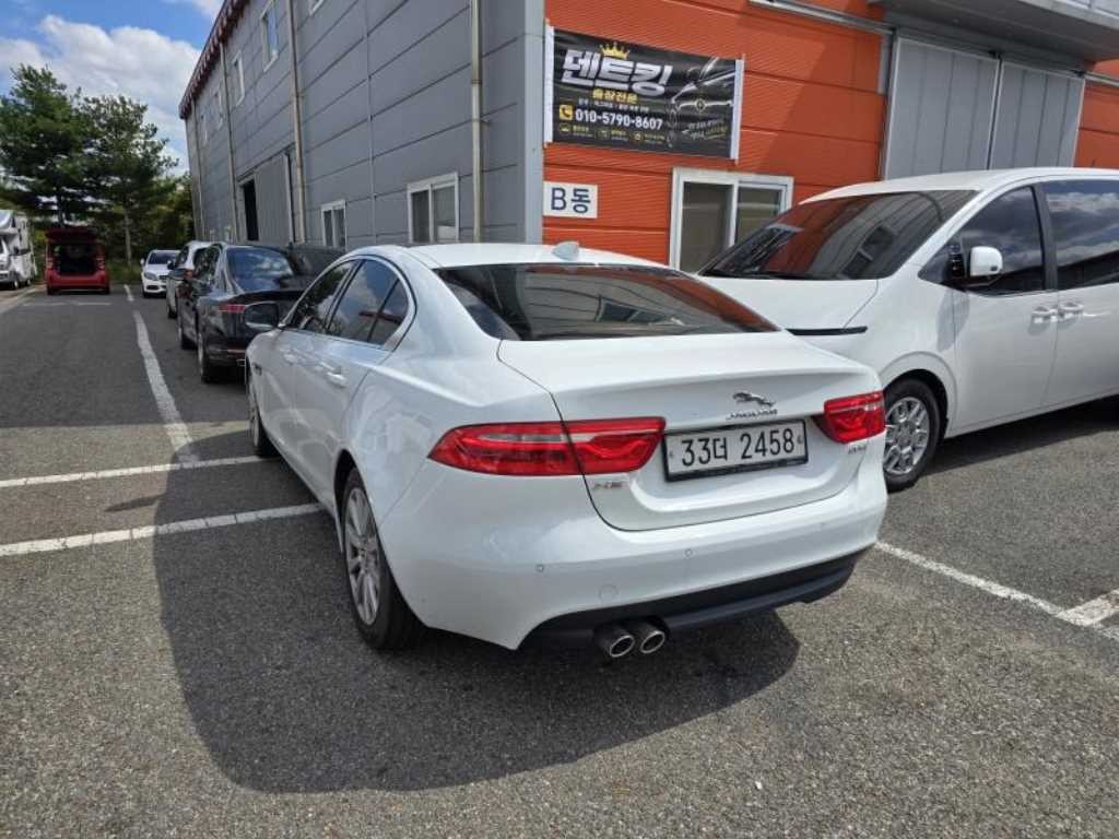 재규어 XE 2.0D 프레스티지 이미지 2