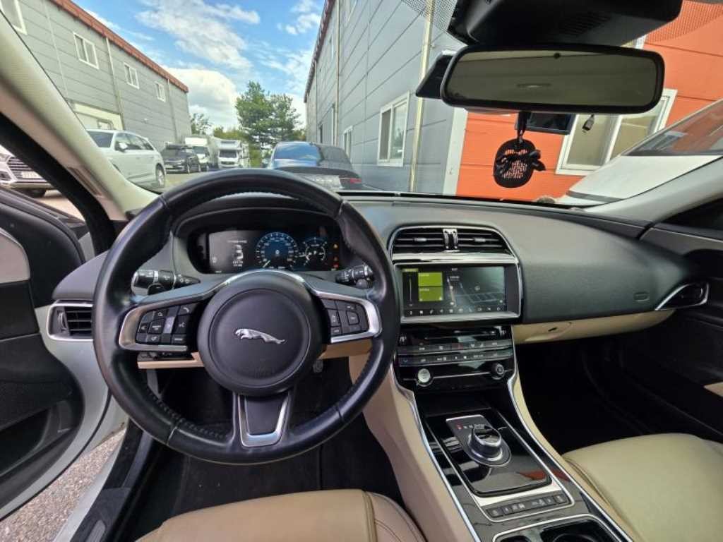 재규어 XE 2.0D 프레스티지 이미지 4