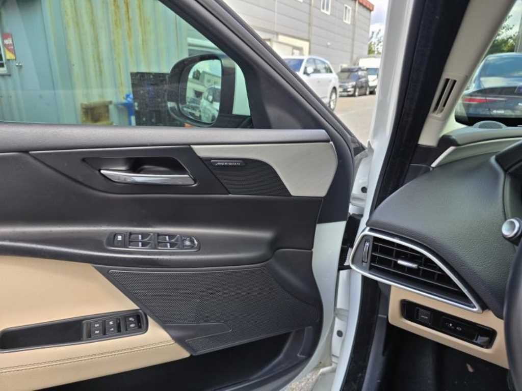 재규어 XE 2.0D 프레스티지 이미지 8