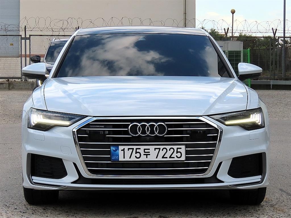 아우디 A6 A6 (C8) 45 TFSI 콰트로 프리미엄 이미지 1