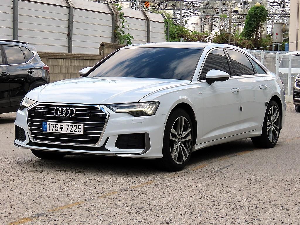 아우디 A6 A6 (C8) 45 TFSI 콰트로 프리미엄 이미지 2