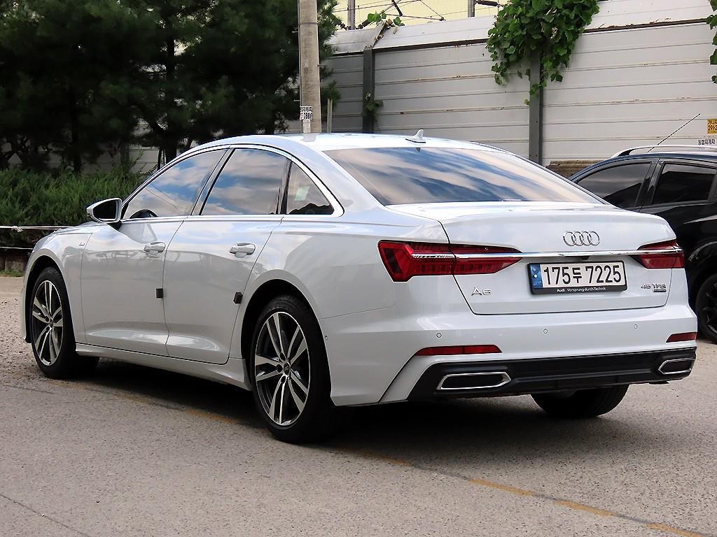 아우디 A6 A6 (C8) 45 TFSI 콰트로 프리미엄 이미지 3