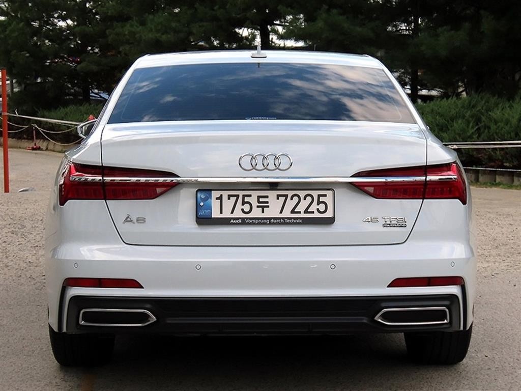 아우디 A6 A6 (C8) 45 TFSI 콰트로 프리미엄 이미지 4