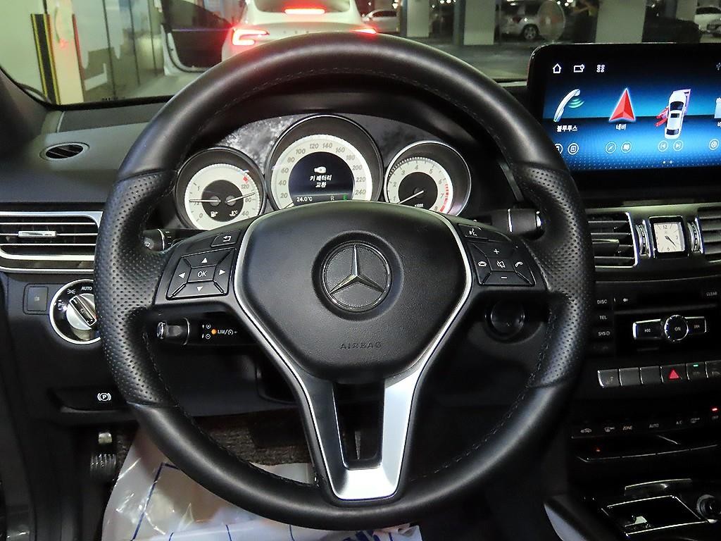 벤츠 E 클래스 E-클래스 W212 E300 4MATIC 아방가르드 이미지 8