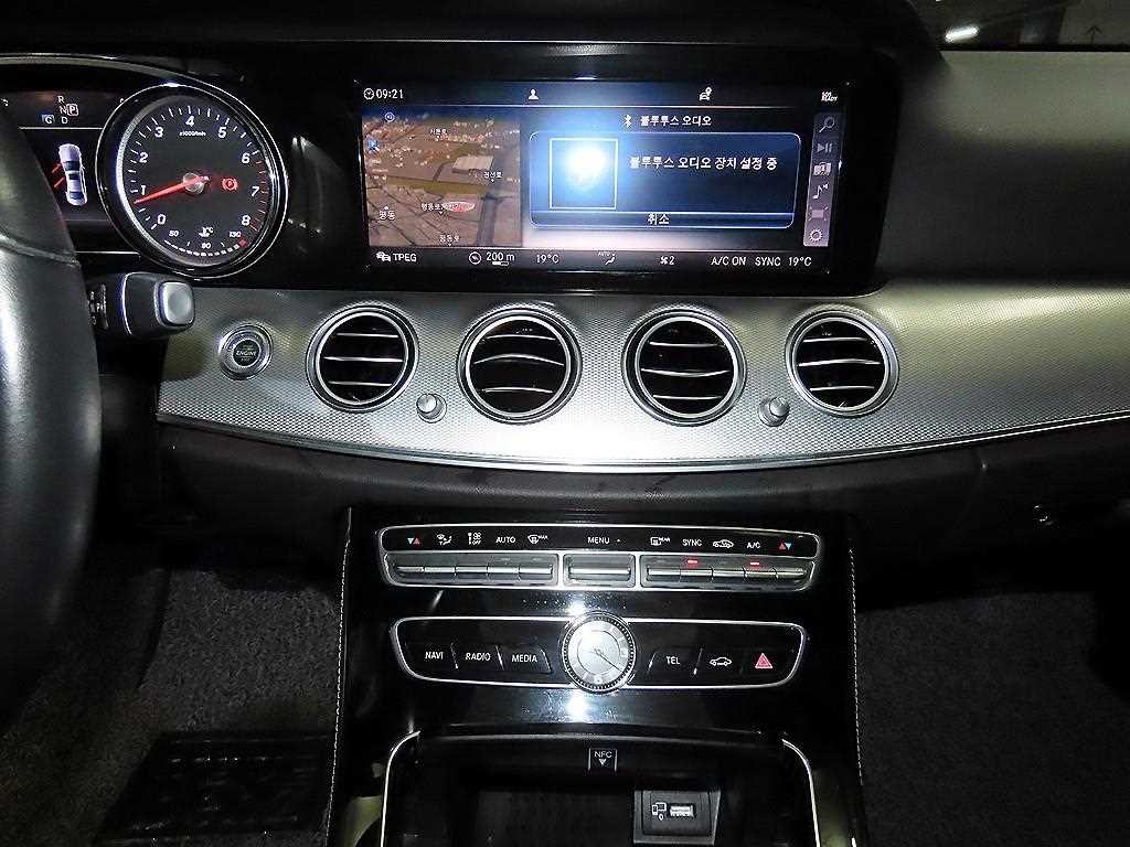 벤츠 E 클래스 E-클래스 W213 E300 아방가르드 이미지 11