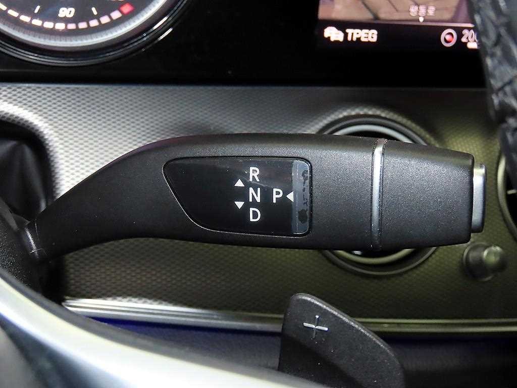 벤츠 E 클래스 E-클래스 W213 E300 아방가르드 이미지 12