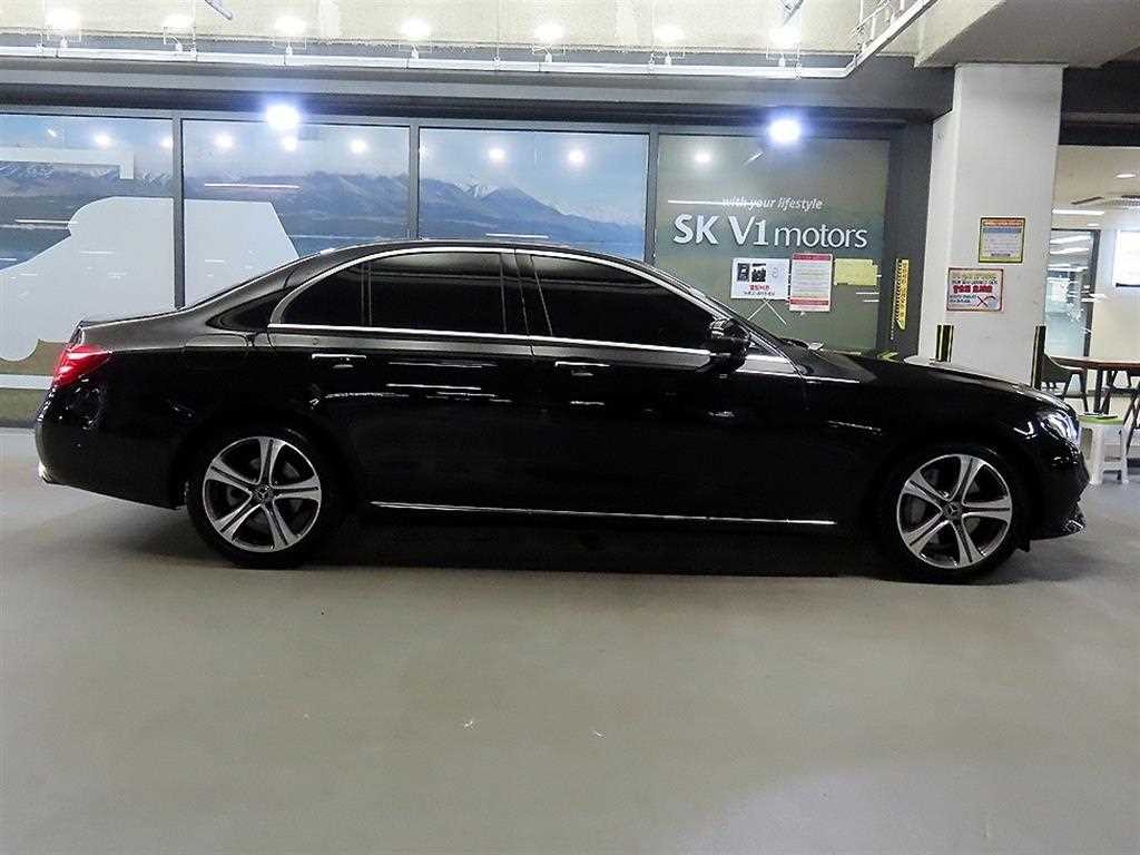 벤츠 E 클래스 E-클래스 W213 E300 아방가르드 이미지 3