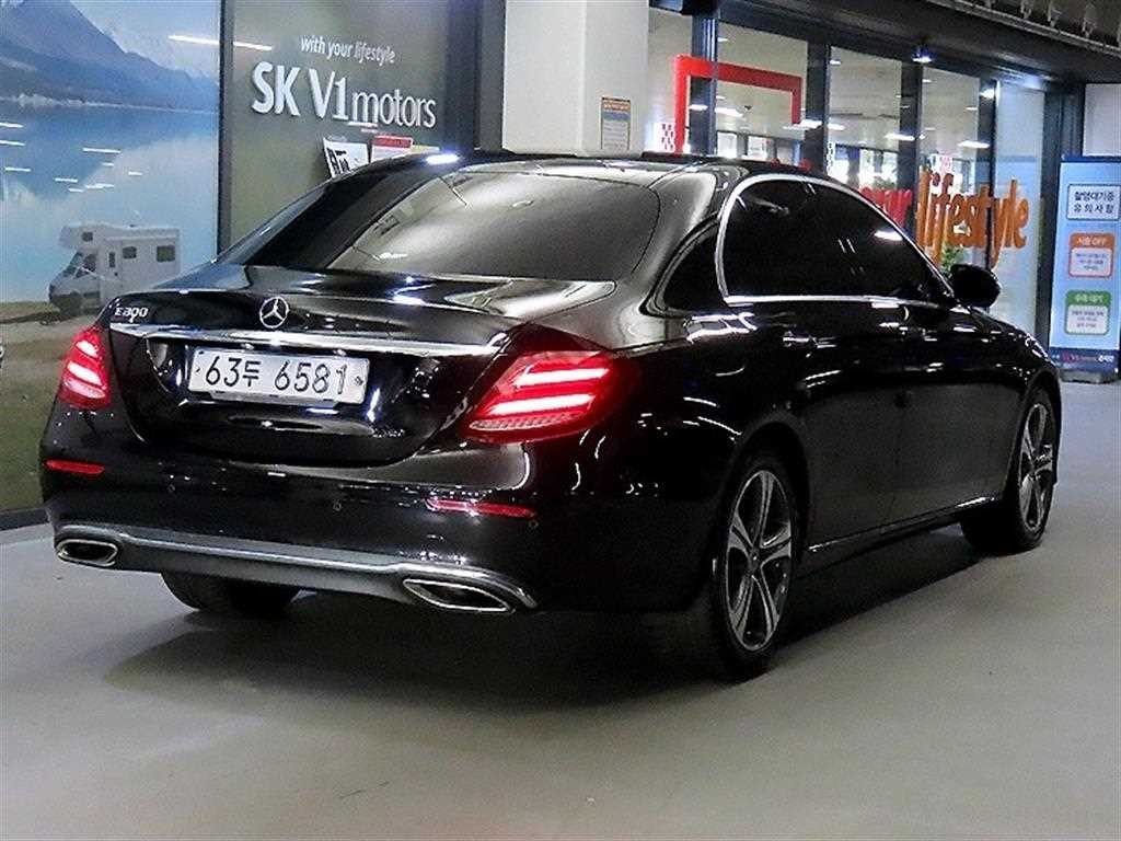 벤츠 E 클래스 E-클래스 W213 E300 아방가르드 이미지 4