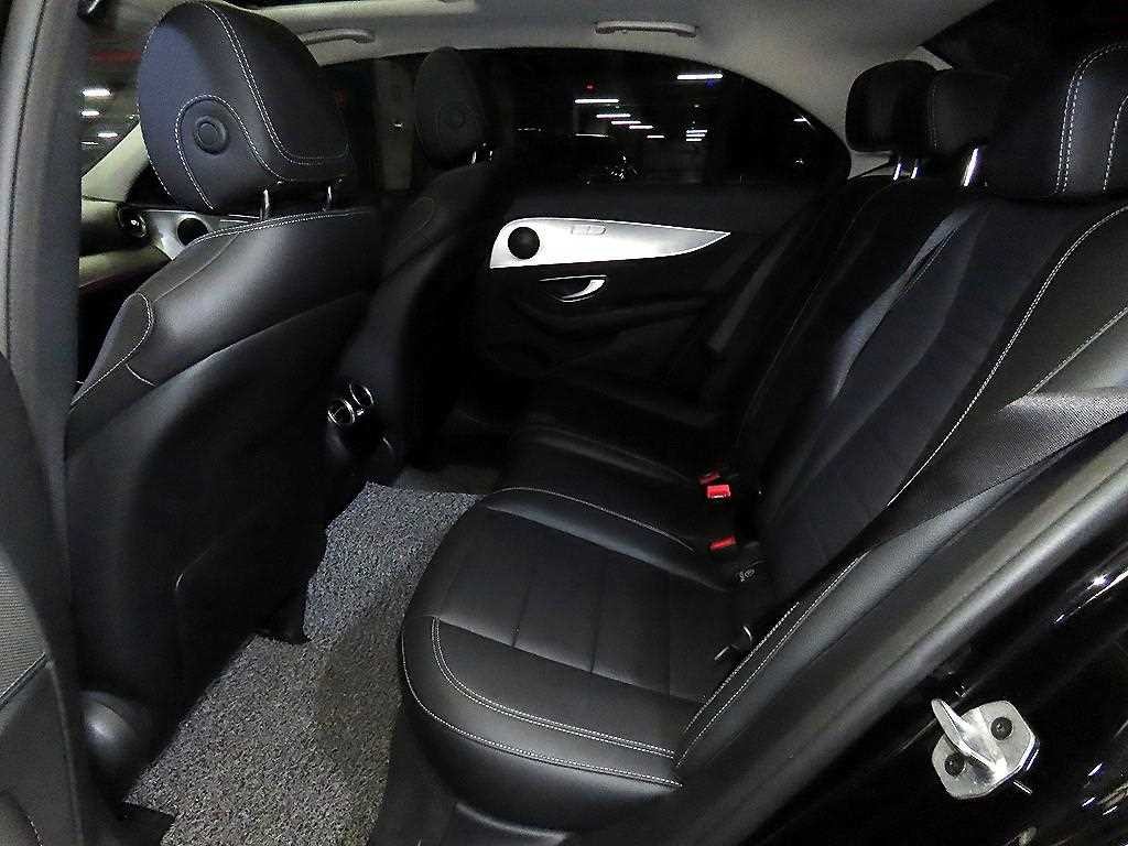 벤츠 E 클래스 E-클래스 W213 E300 아방가르드 이미지 7