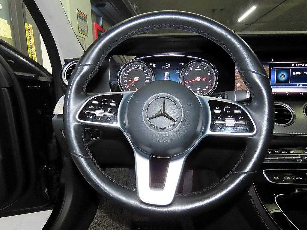 벤츠 E 클래스 E-클래스 W213 E300 아방가르드 이미지 8