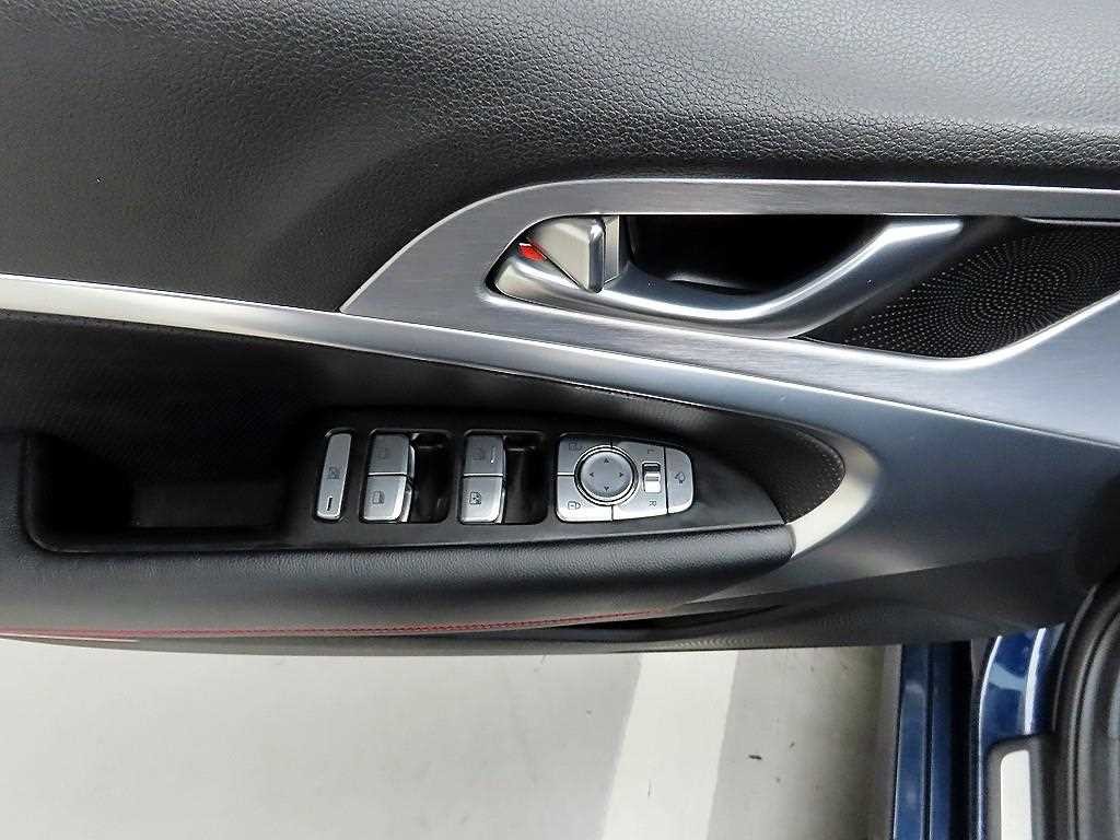 제네시스 G70 2.0T AWD 스포츠 패키지 이미지 11