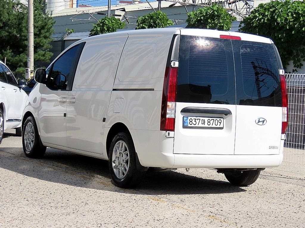 현대 스타리아 2WD 디젤 카고 모던 3인승 이미지 3