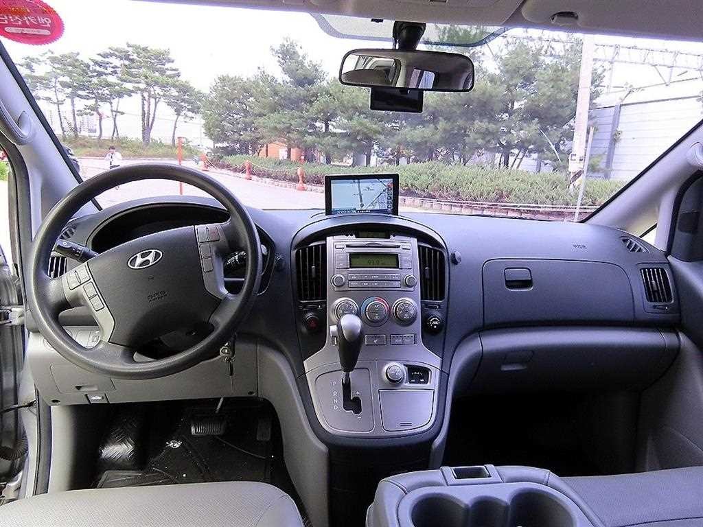 현대 스타렉스 그랜드 스타렉스 12인승 왜건 4WD CVX 럭셔리 이미지 8