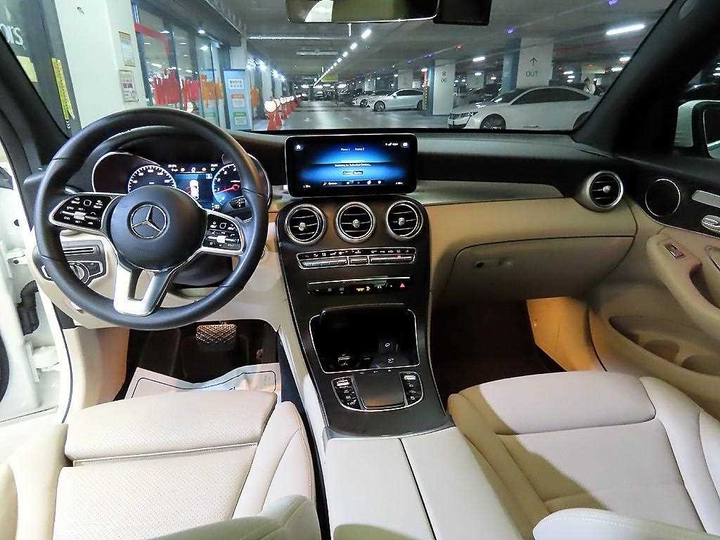 벤츠 GLC 클래스 GLC클래스 X253 GLC 300 4MATIC 쿠페 이미지 10